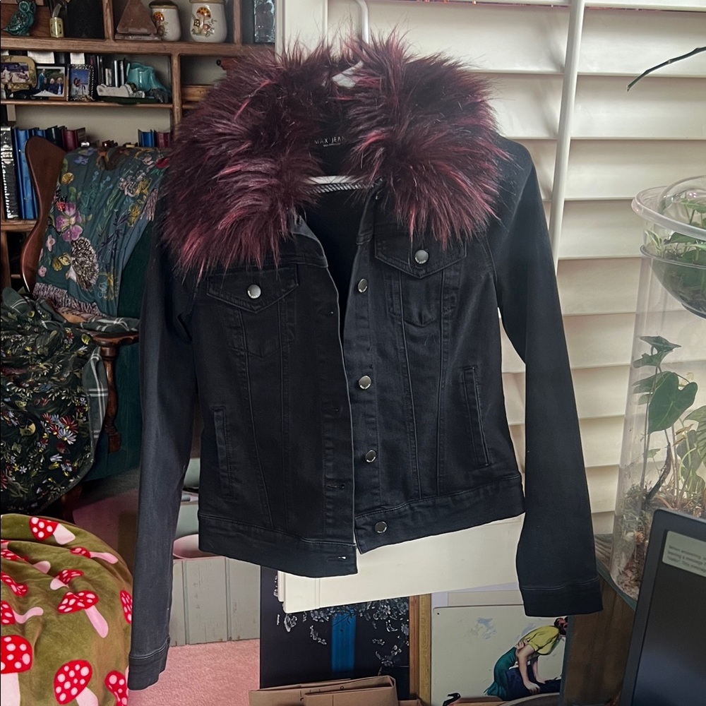 Max Jeans- Black Jacket with Faux Fur removable Collar